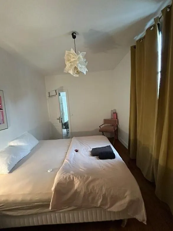Elegant Artistic Flat On The Seine River Paris France