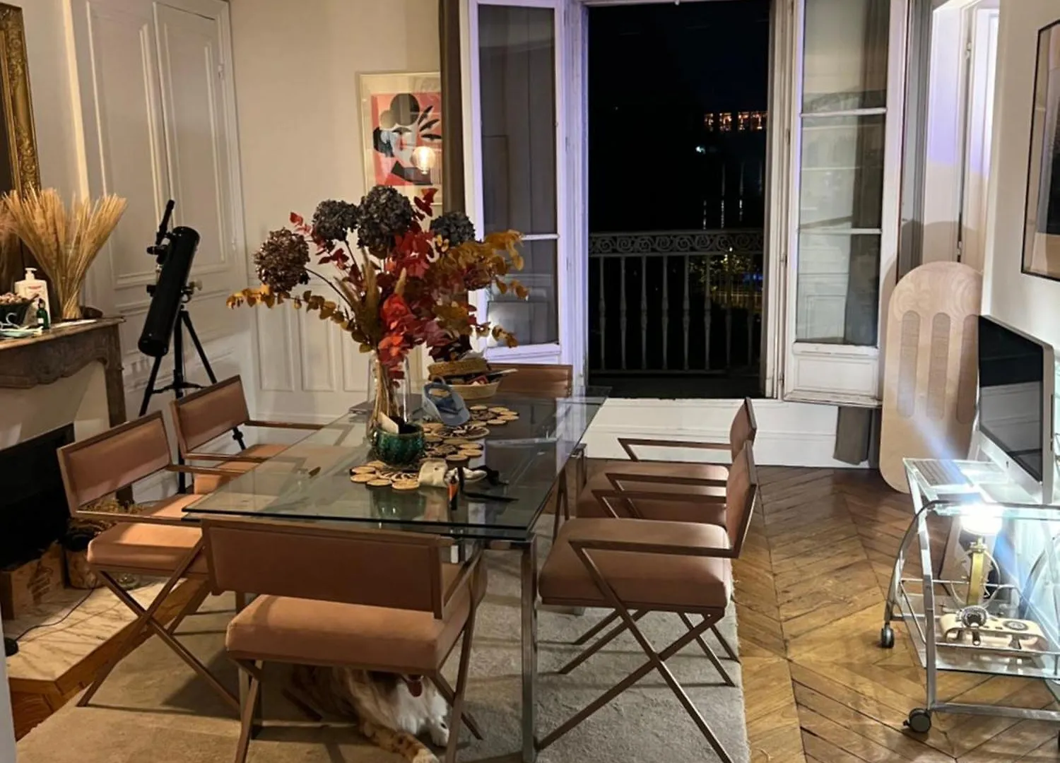 Apartment Elegant Artistic Flat On The Seine River Paris